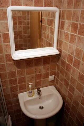 Хостелы Hostel Anton Тиват Кровать в общем номере с 4 кроватями-5